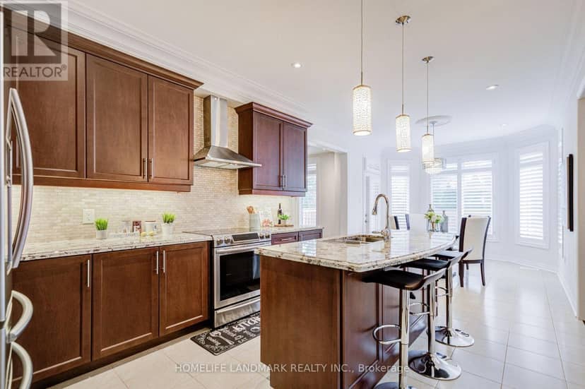 95 Hoey Crescent — photo 7 of 40