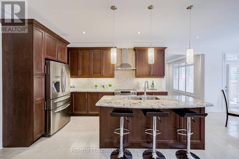 95 Hoey Crescent — photo 8 of 40