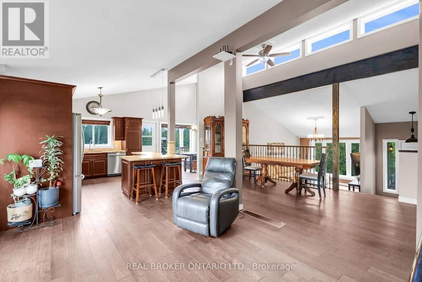106008 Southgate Rd 10 Line — photo 14 of 40