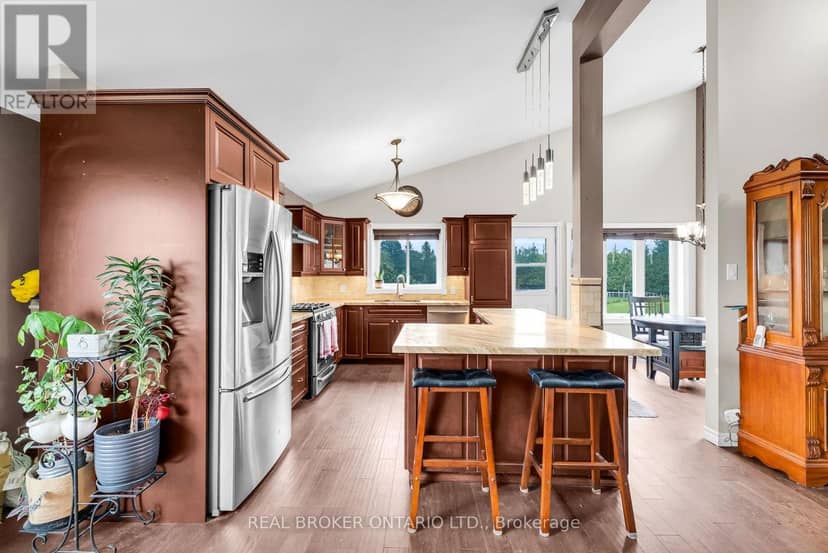 106008 Southgate Rd 10 Line — photo 15 of 40