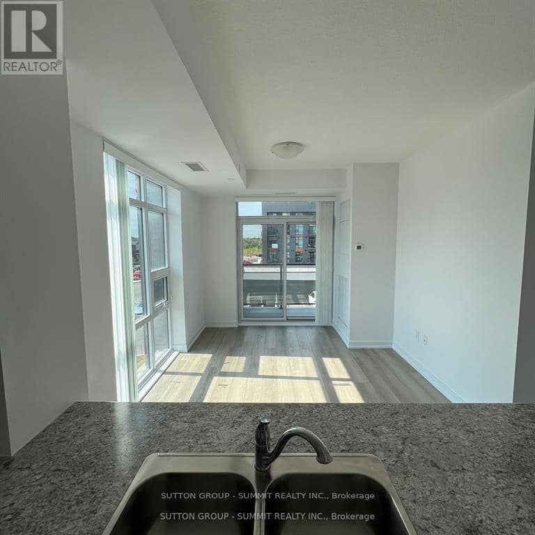 227 - 460 Dundas Street E — photo 11 of 17