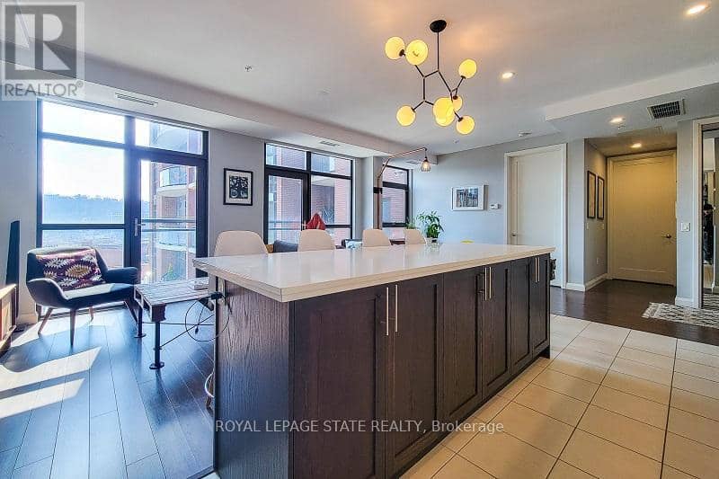 912 - 112 King Street — photo 16 of 40
