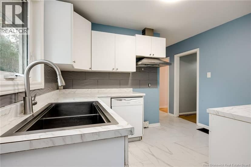 17 Bissett Avenue — photo 8 of 33