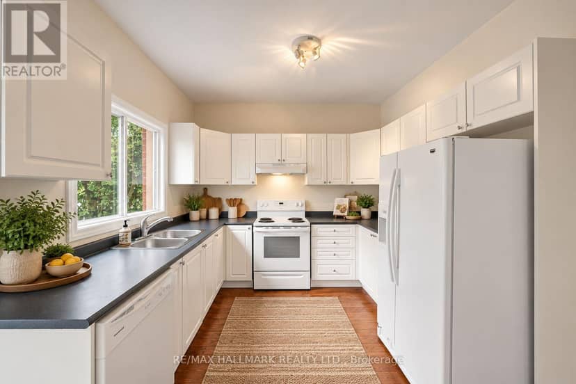 10 Driftwood Court, Richmond Hill, photo 8