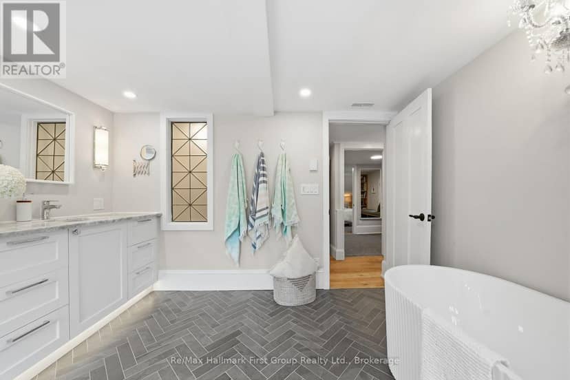 354 College Street — photo 30 of 40