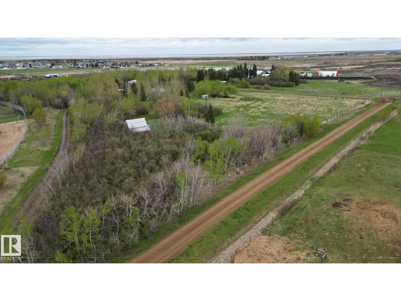 4736 47 ST, Rural Beaver County, photo 2