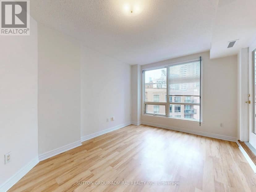 812 - 100 Hayden Street — photo 7 of 40