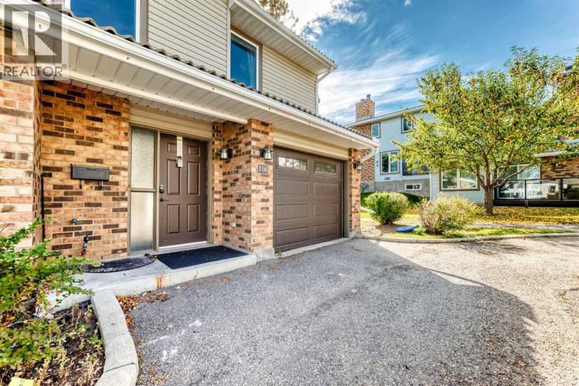 316 Coachway Lane SW, Calgary, photo 2