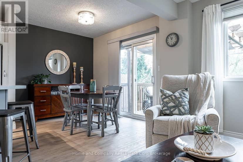 160 Athlone Crescent — photo 17 of 40
