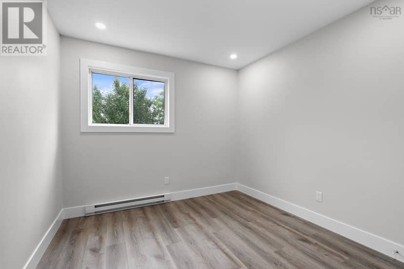 114-116 Thornhill Drive — photo 11 of 37