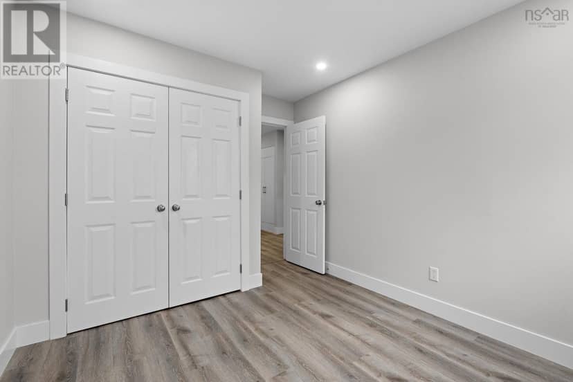 114-116 Thornhill Drive — photo 15 of 37