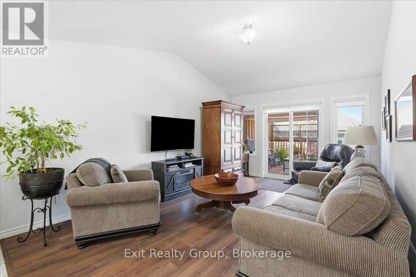 30 Sandhu Crescent — photo 9 of 31