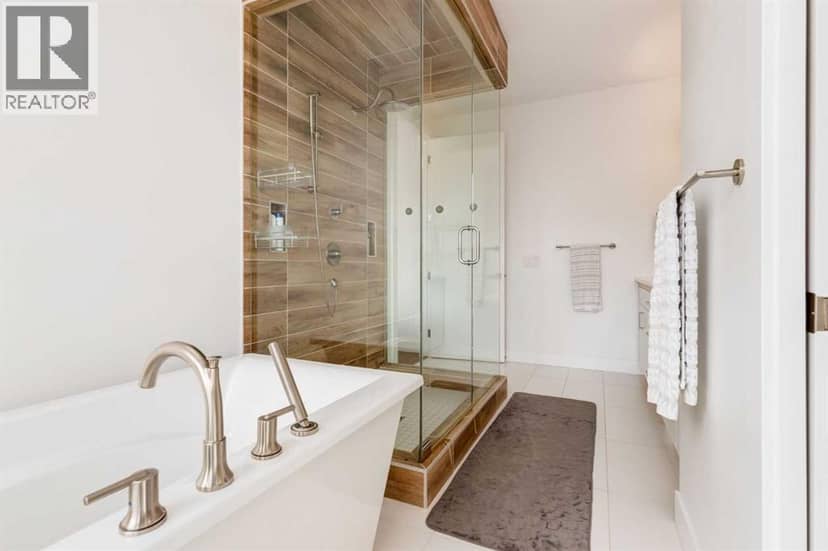 1601 21 Avenue SW — photo 24 of 40