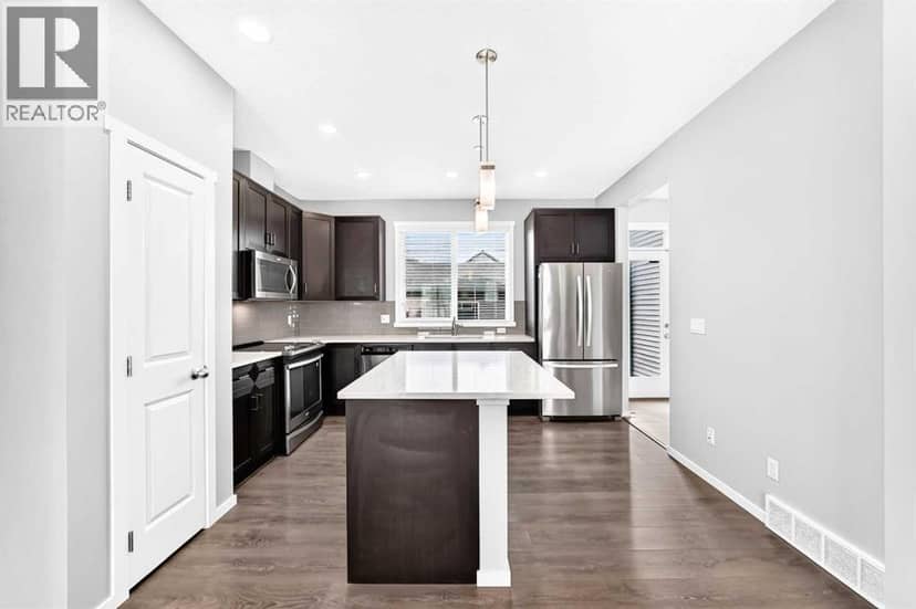 154 Livingston Avenue NE, Calgary, photo 4