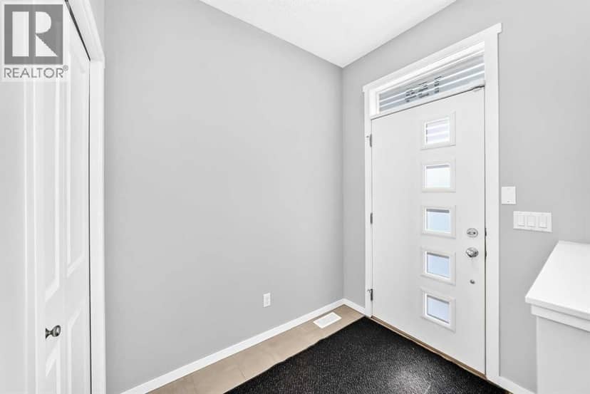 154 Livingston Avenue NE, Calgary, photo 3