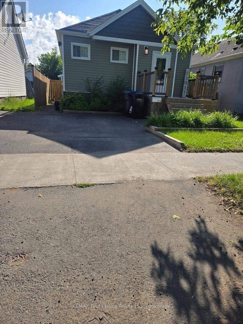 734 Franklin Street S — photo 2 of 40