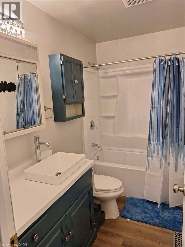 48 CRESTLYNN Crescent — photo 9 of 21