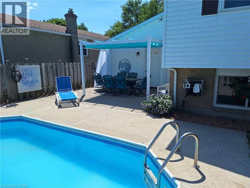 48 CRESTLYNN Crescent — photo 19 of 21