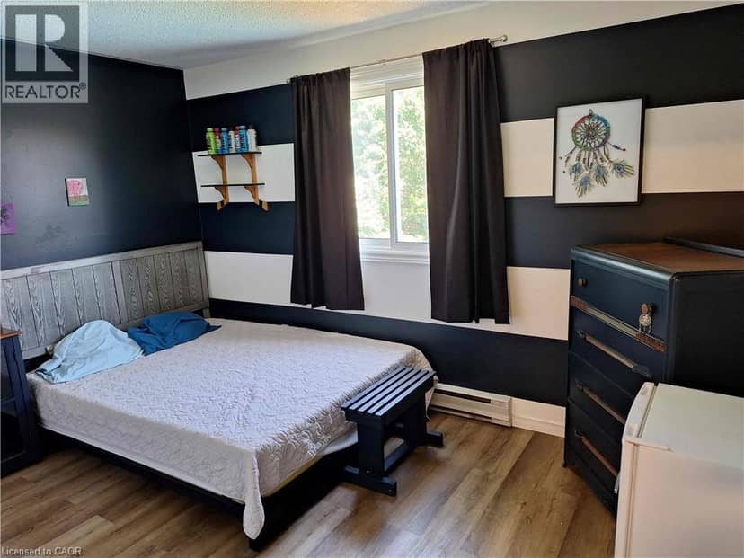 48 CRESTLYNN Crescent — photo 8 of 21
