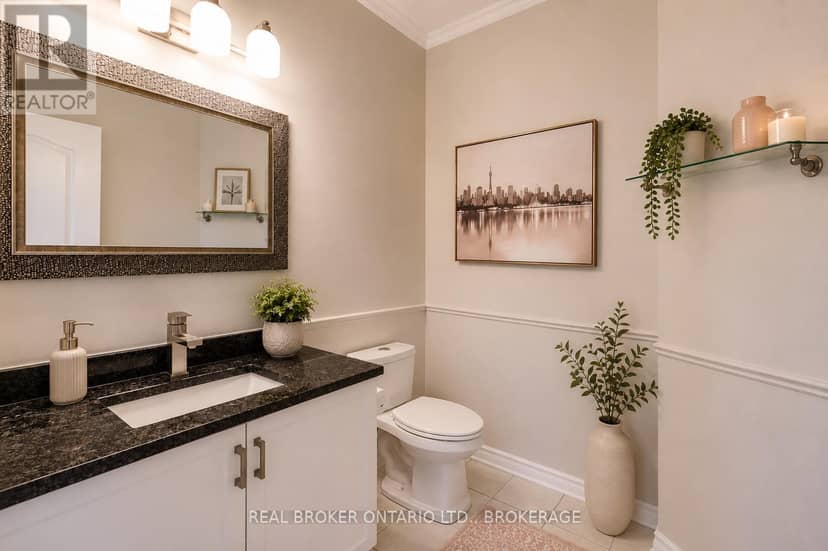 11 Redbridge Crescent — photo 12 of 40
