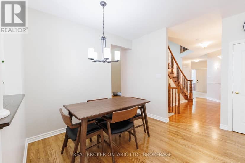 11 Redbridge Crescent — photo 19 of 40