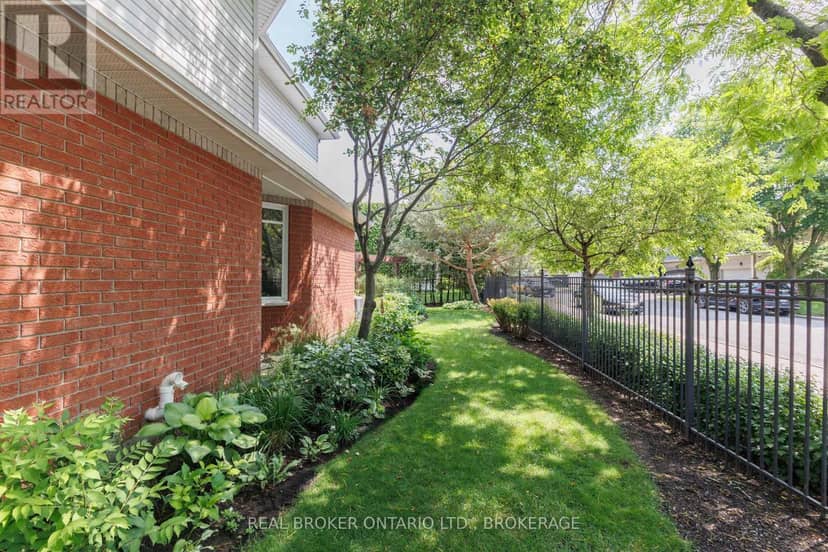 11 Redbridge Crescent — photo 6 of 40