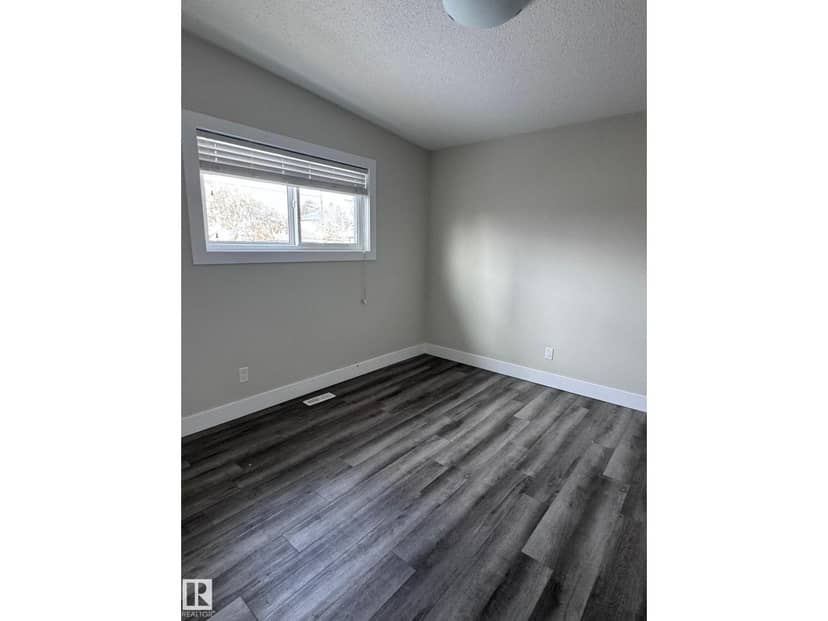 7604 7606 75 ST NW — photo 9 of 40