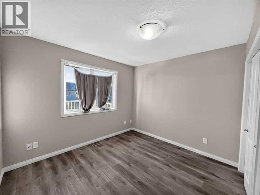 9029 131 Avenue — photo 9 of 20