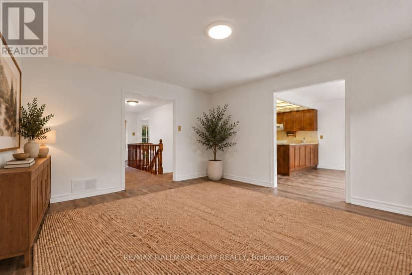102 Steel Street — photo 6 of 40