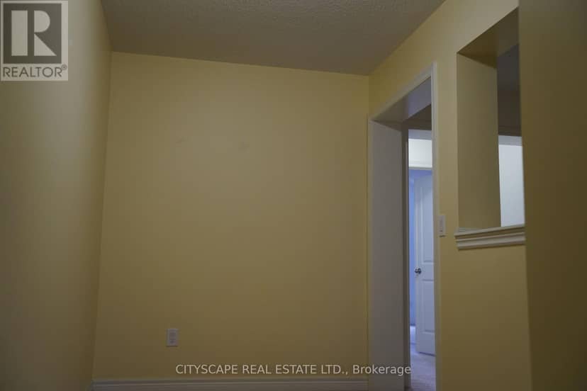 17 - 3045 Gladeside Avenue — photo 33 of 39