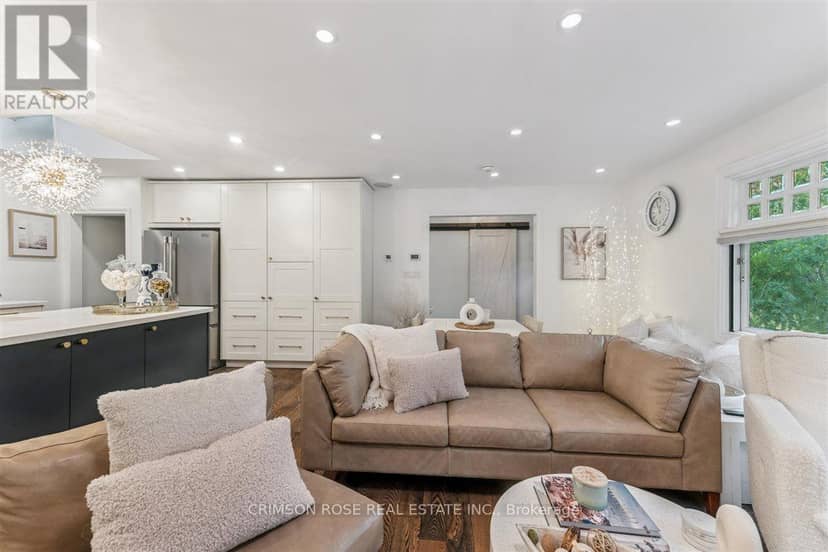 89 Holyrood Avenue — photo 11 of 38