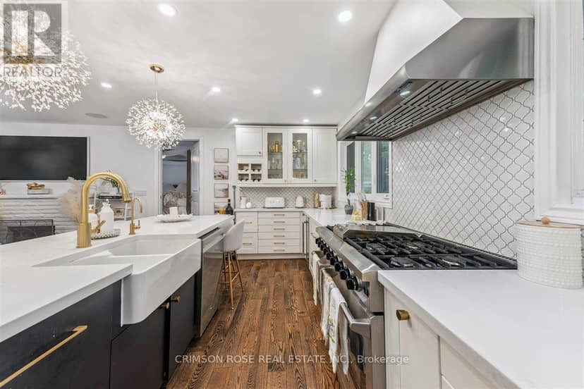 89 Holyrood Avenue — photo 12 of 38