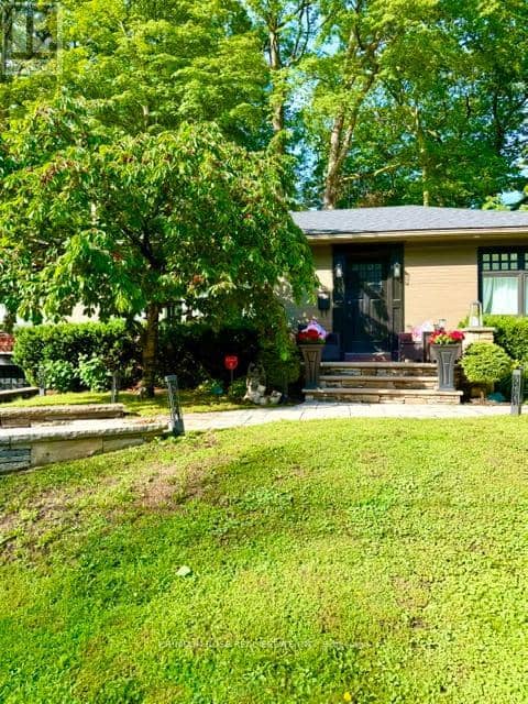 89 Holyrood Avenue, Oakville, photo 2