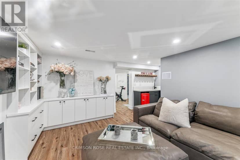 89 Holyrood Avenue — photo 26 of 38