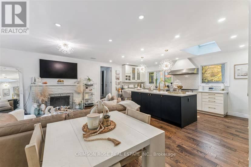 89 Holyrood Avenue, Oakville, photo 4