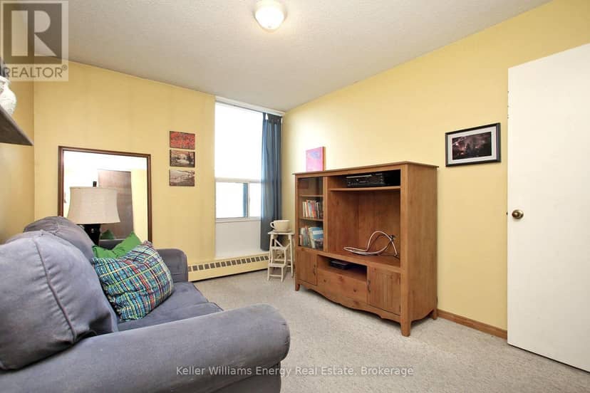 1209 - 1210 Radom Street — photo 15 of 19