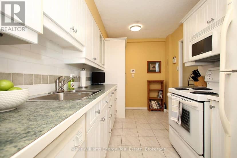 1209 - 1210 Radom Street — photo 11 of 19