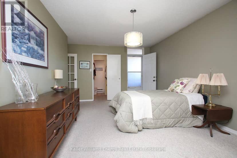 1209 - 1210 Radom Street — photo 13 of 19