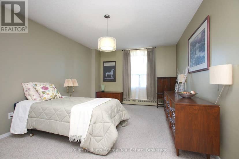 1209 - 1210 Radom Street — photo 12 of 19