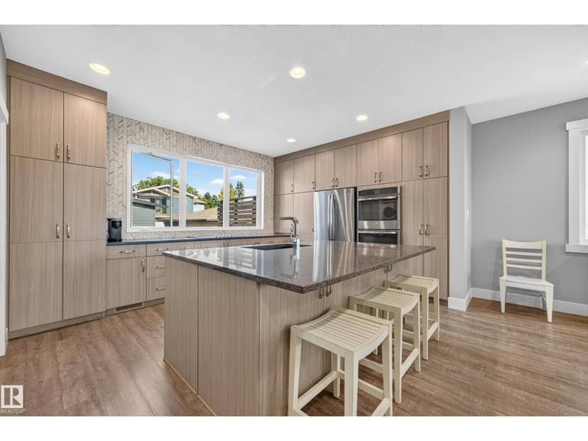 8922 77 AV NW — photo 13 of 40