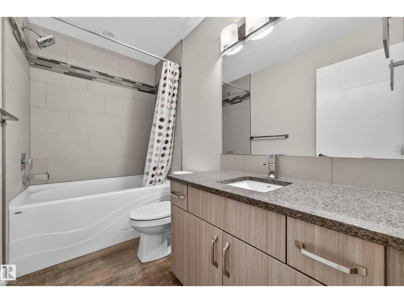 8922 77 AV NW — photo 32 of 40