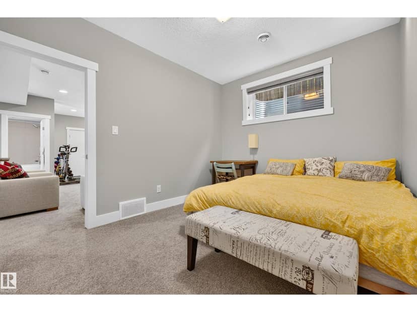 8922 77 AV NW — photo 40 of 40