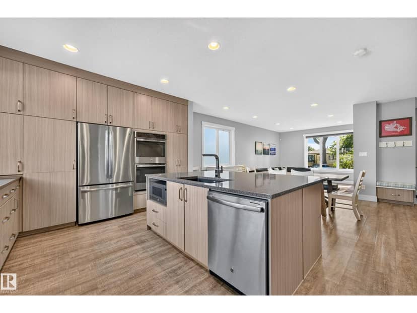 8922 77 AV NW — photo 16 of 40
