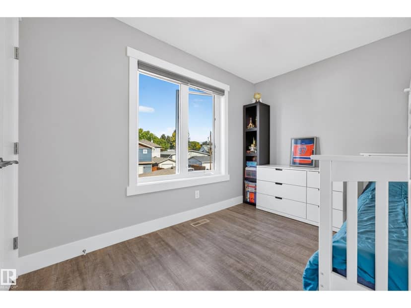 8922 77 AV NW — photo 30 of 40
