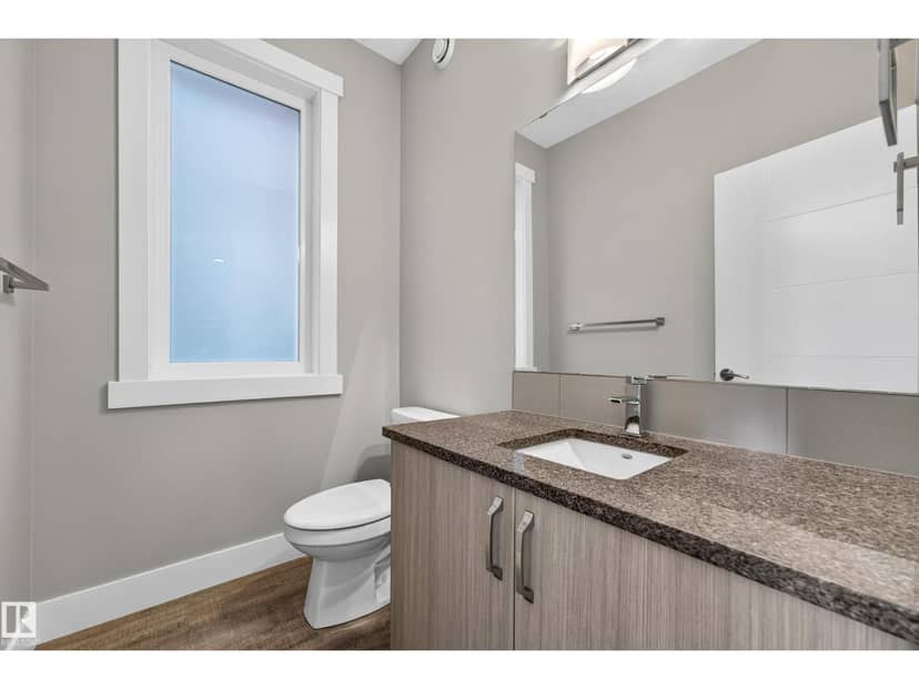 8922 77 AV NW — photo 21 of 40