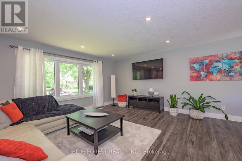 966 Glenbanner Road, London South, photo 5