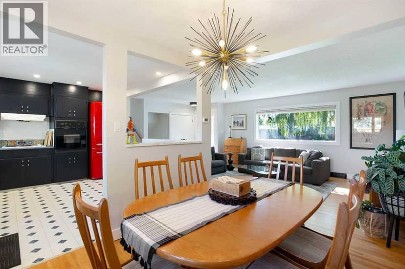 728 71 Avenue SW — photo 13 of 40