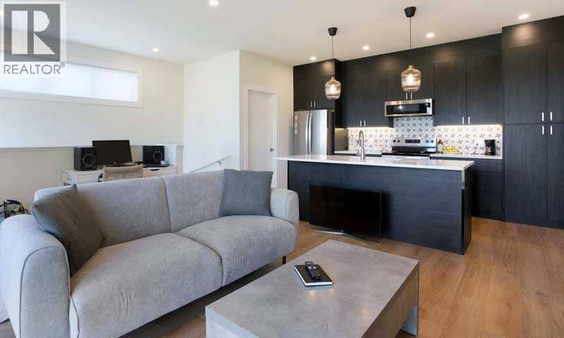 728 71 Avenue SW — photo 36 of 40