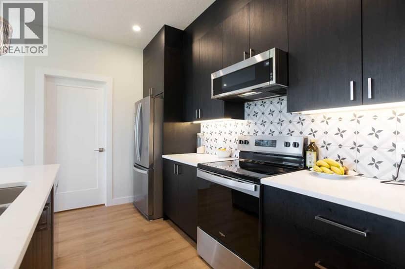 728 71 Avenue SW — photo 34 of 40
