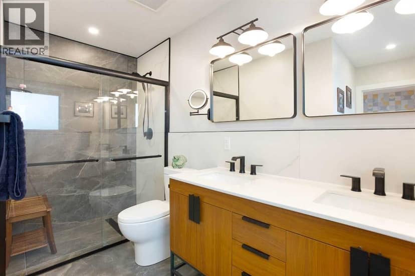 728 71 Avenue SW — photo 18 of 40